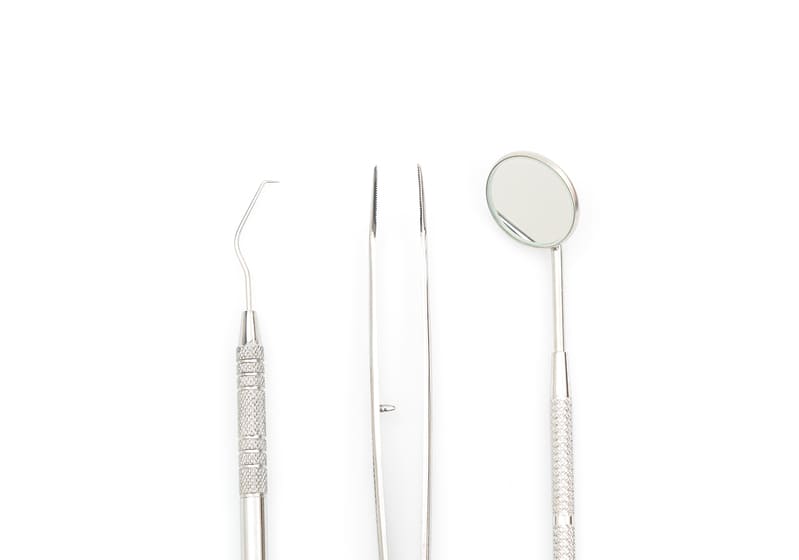 歯周ポケットの深い部分の汚れは、歯科医院で定期的にクリーニングする必要があります